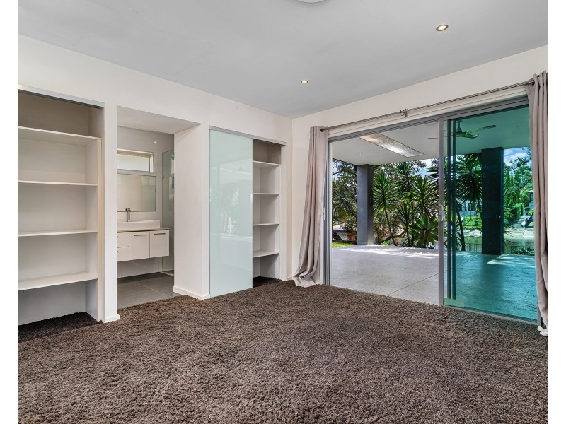 7 PARK AVENUE, Broadbeach Waters QLD 4218