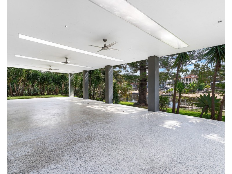 7 PARK AVENUE, Broadbeach Waters QLD 4218