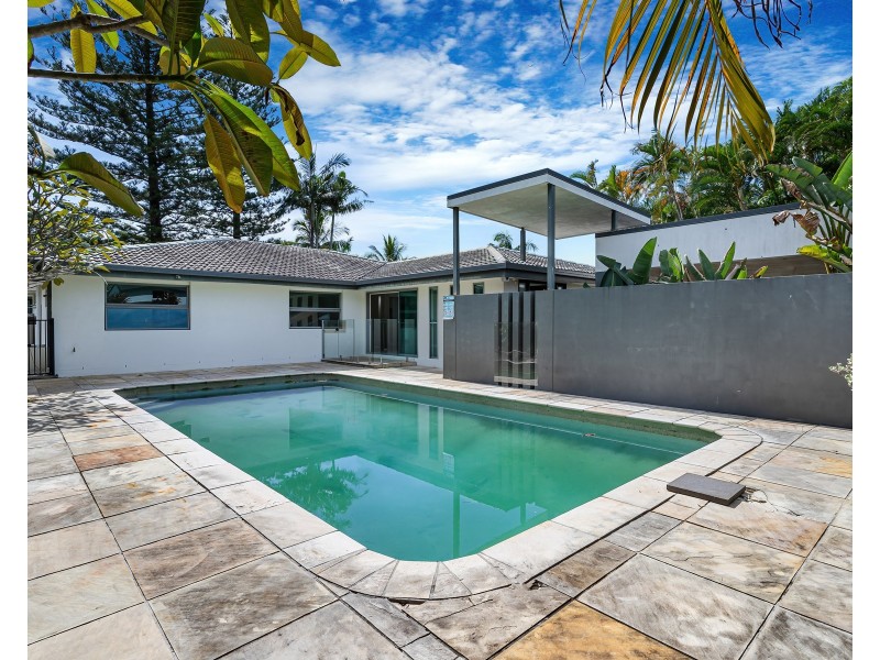 7 PARK AVENUE, Broadbeach Waters QLD 4218