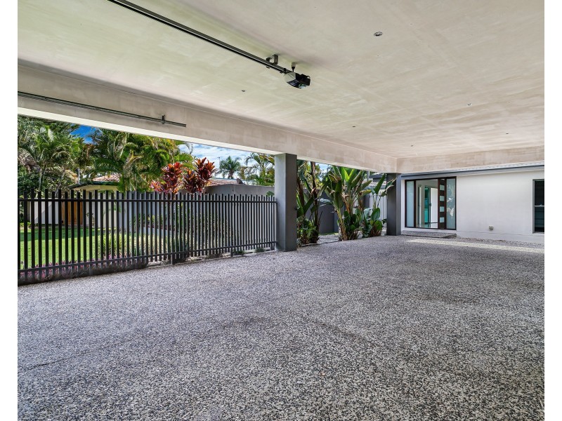7 PARK AVENUE, Broadbeach Waters QLD 4218