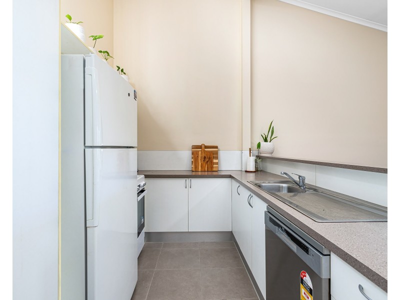 36/63 Olsen Avenue, Labrador QLD 4215