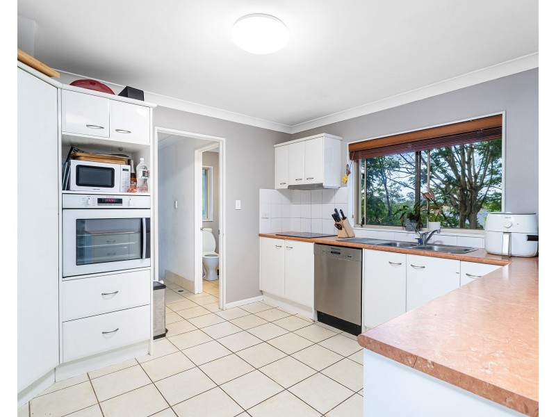 8 Dapples Court, Burleigh Heads QLD 4220