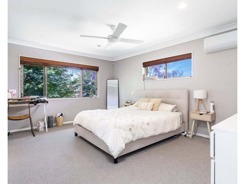 8 Dapples Court, Burleigh Heads QLD 4220