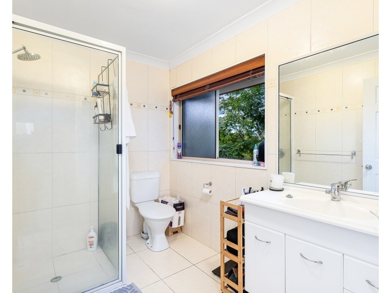 8 Dapples Court, Burleigh Heads QLD 4220