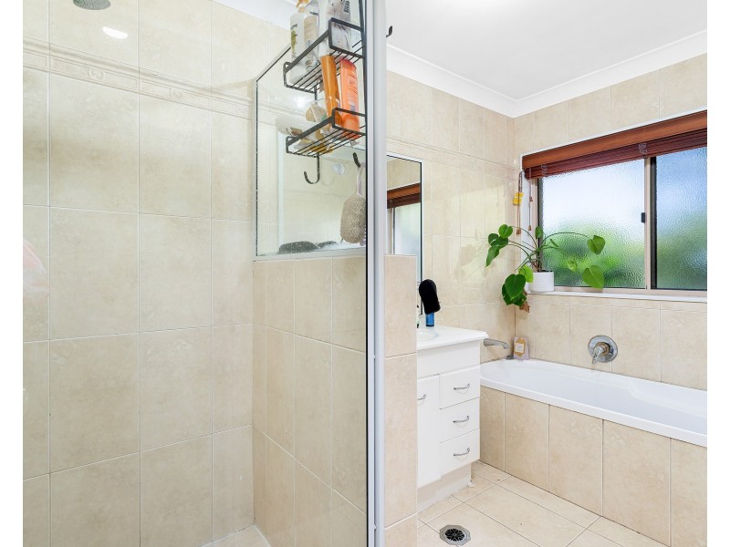 8 Dapples Court, Burleigh Heads QLD 4220