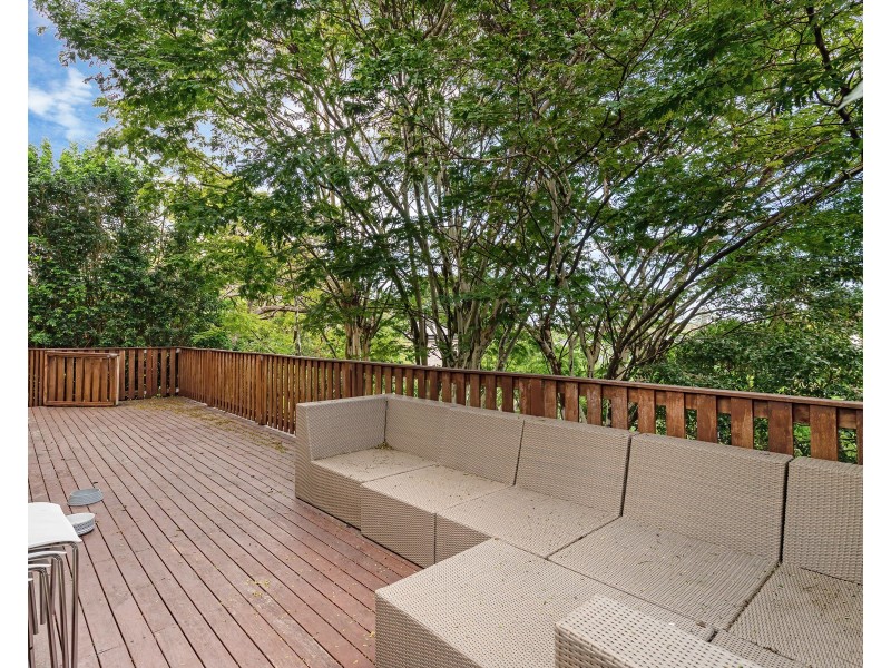 8 Dapples Court, Burleigh Heads QLD 4220