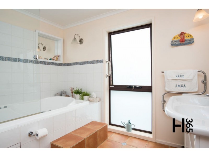 28 Coomera Crescent, Miandetta TAS 7310