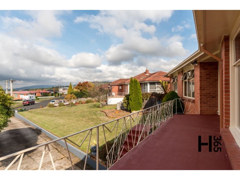 27 Manning Crescent, Devonport TAS 7310