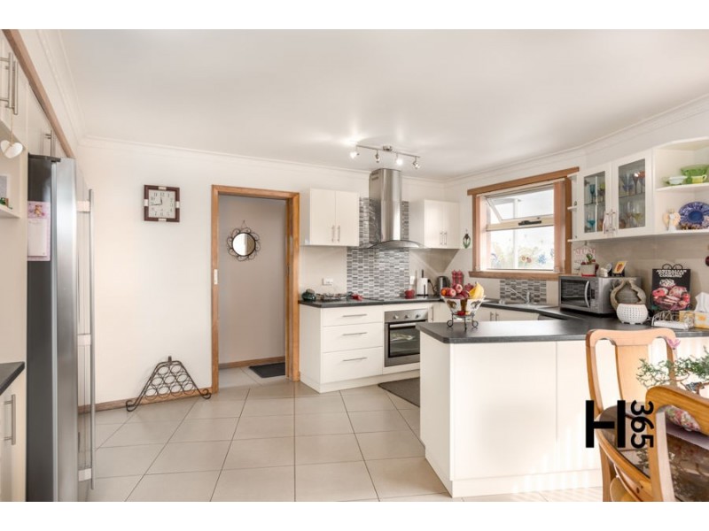 27 Manning Crescent, Devonport TAS 7310
