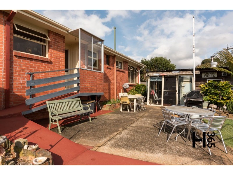 27 Manning Crescent, Devonport TAS 7310
