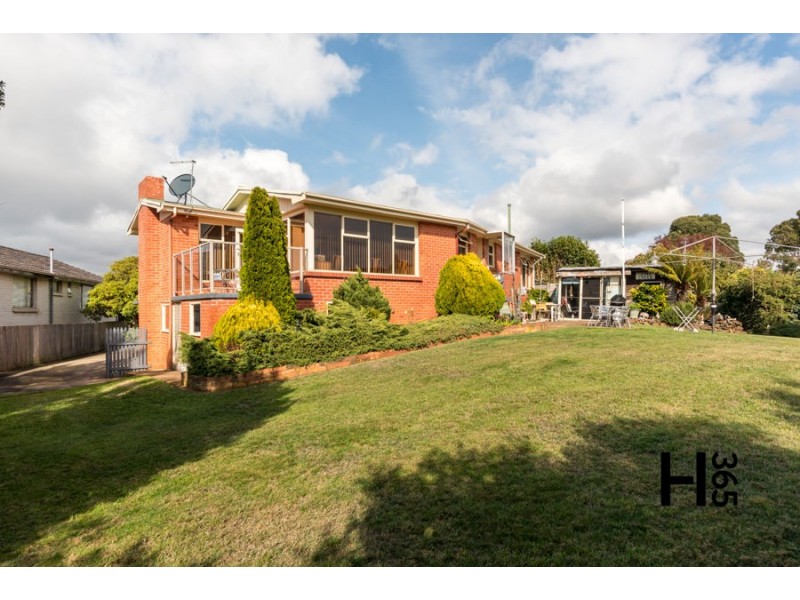 27 Manning Crescent, Devonport TAS 7310