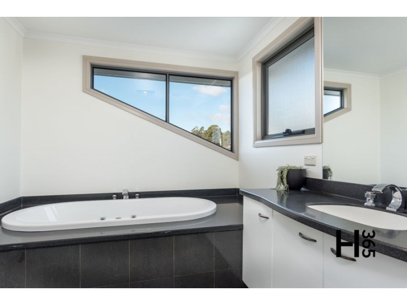 10 Bass Avenue, South Spreyton TAS 7310