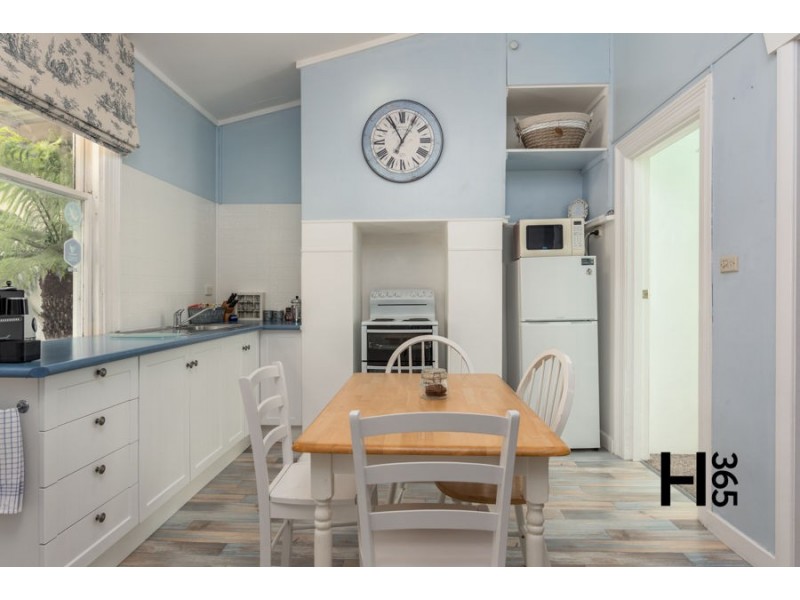 27 Victoria Parade, Devonport TAS 7310