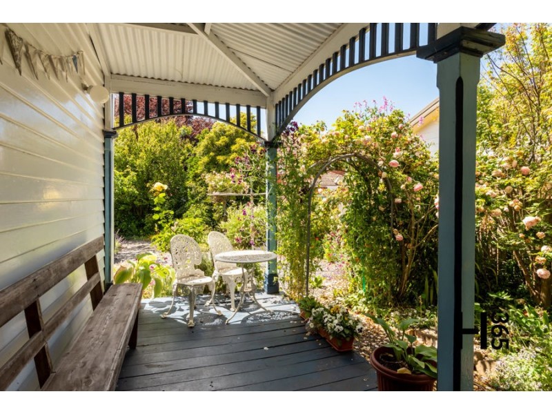 27 Victoria Parade, Devonport TAS 7310