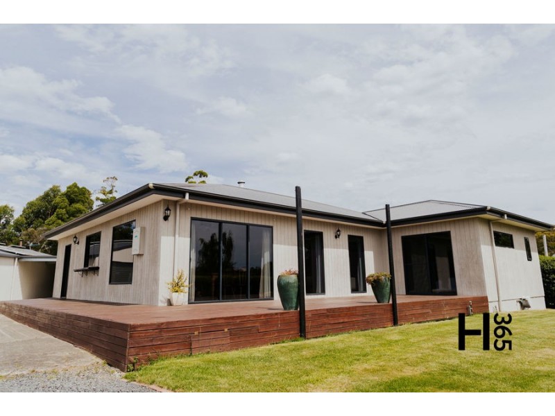 71 Lawrence Drive, Devonport TAS 7310