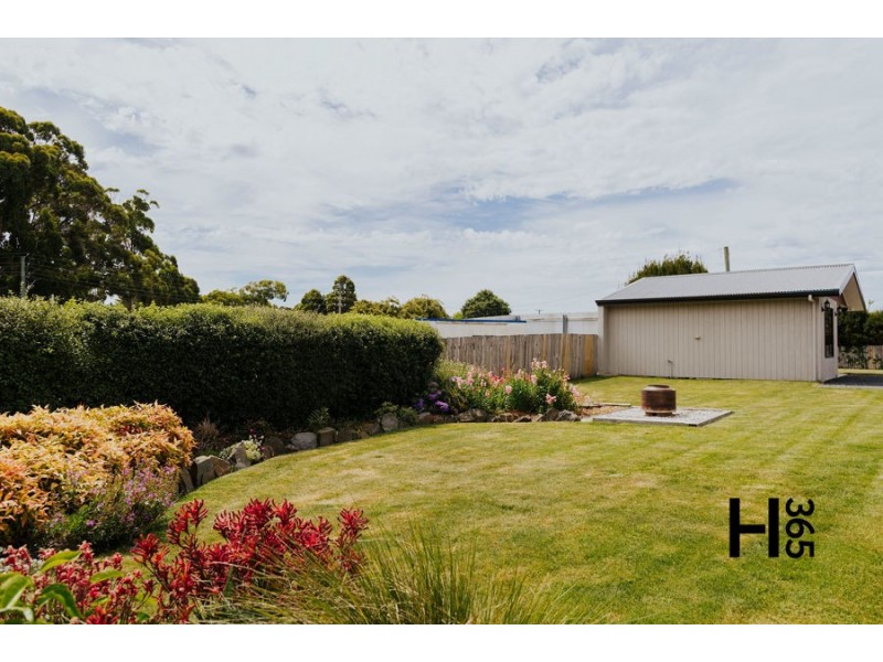 71 Lawrence Drive, Devonport TAS 7310