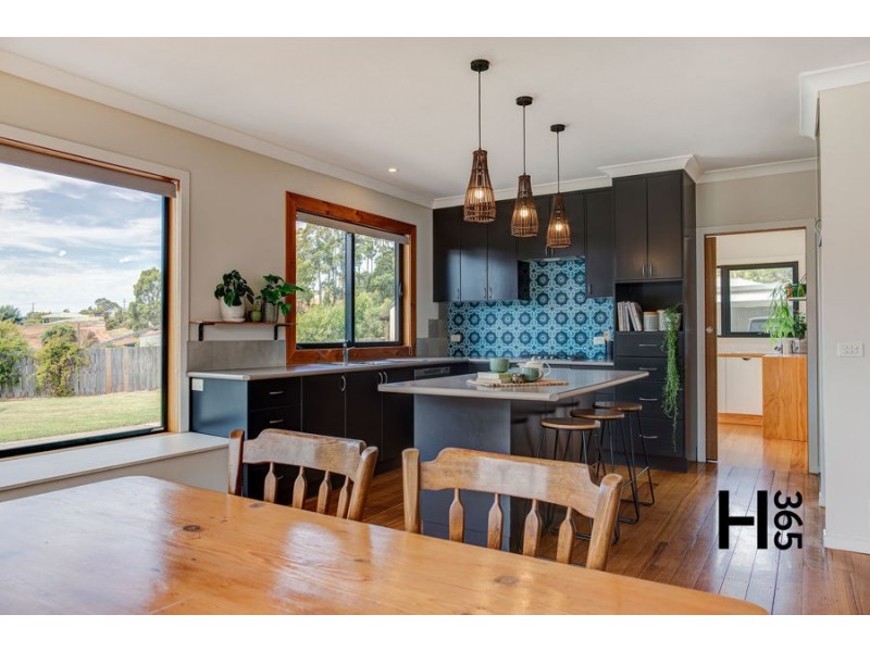 71 Lawrence Drive, Devonport TAS 7310