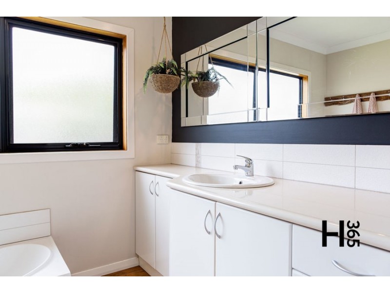 71 Lawrence Drive, Devonport TAS 7310