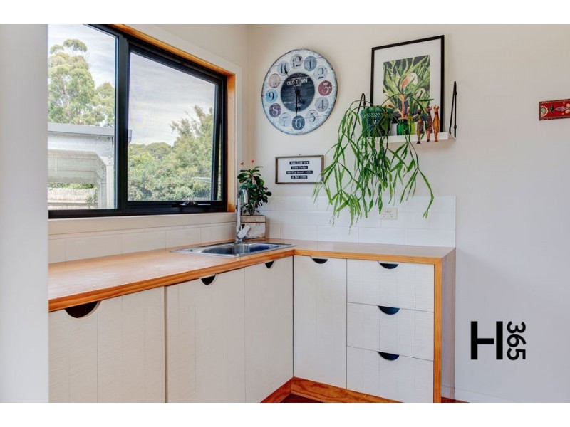 71 Lawrence Drive, Devonport TAS 7310