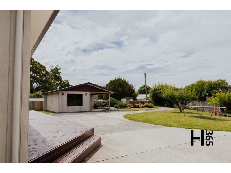 71 Lawrence Drive, Devonport TAS 7310