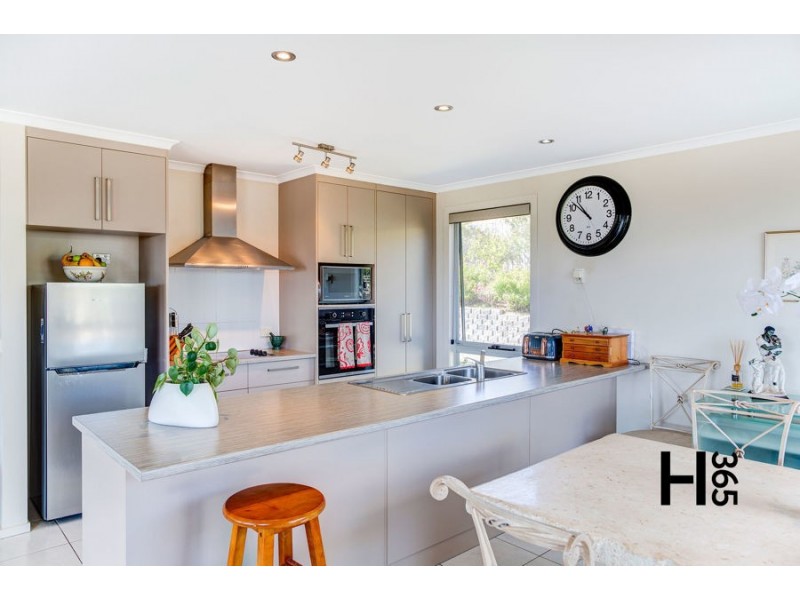 23 McCall Terrace, Stony Rise TAS 7310
