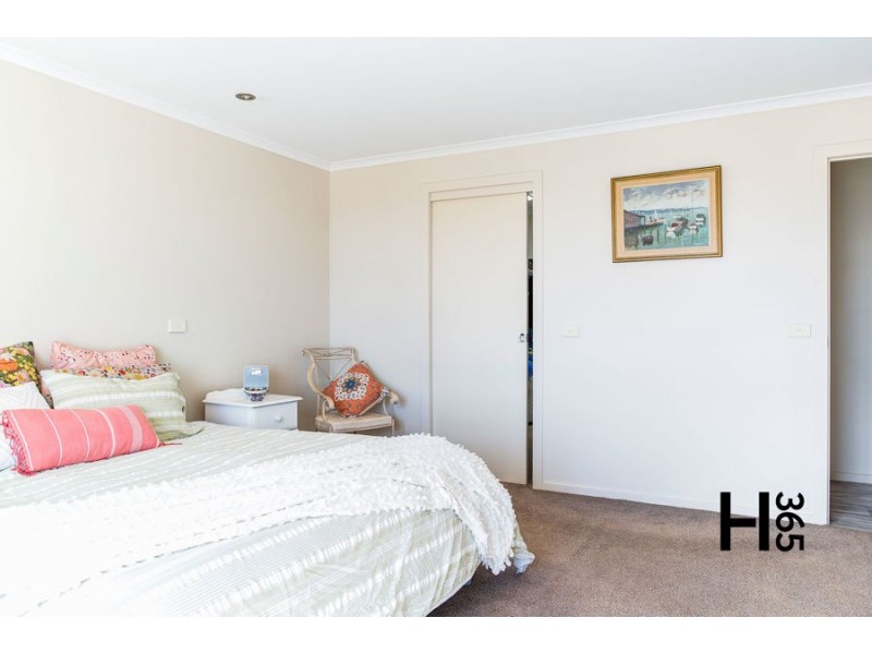 23 McCall Terrace, Stony Rise TAS 7310