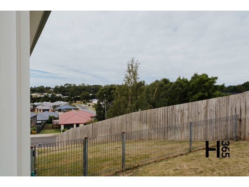 23 McCall Terrace, Stony Rise TAS 7310