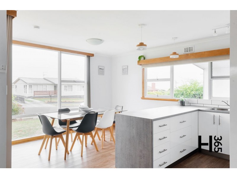 16 Manning Crescent, Devonport TAS 7310