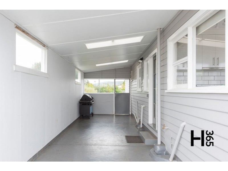 16 Manning Crescent, Devonport TAS 7310