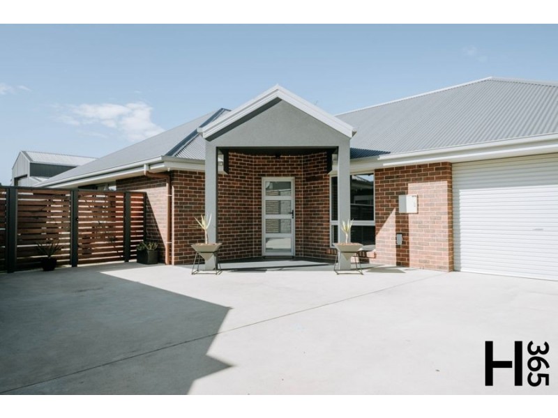 2/11 Cross Street, East Devonport TAS 7310