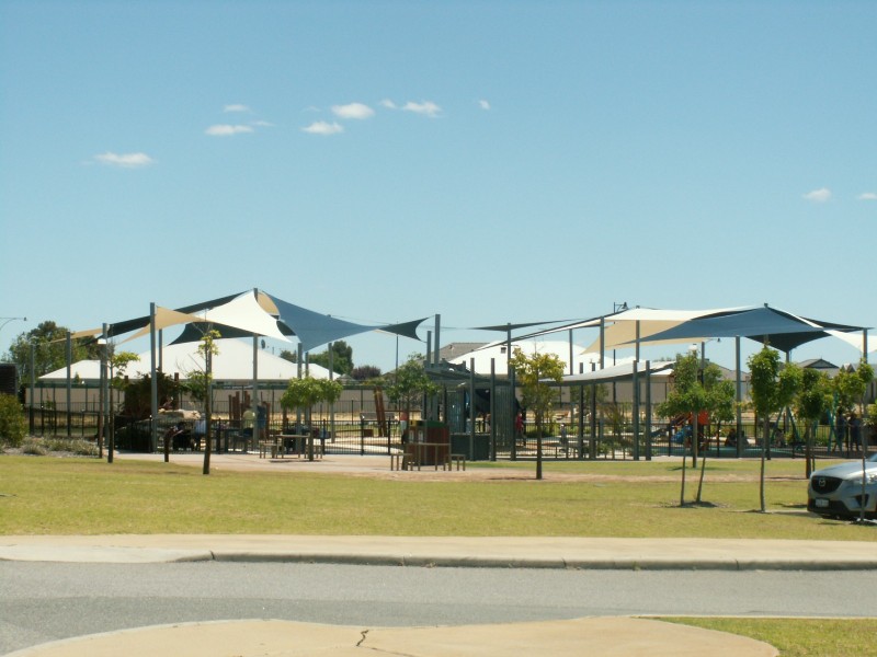 10 Johnsonia Bend, Hammond Park WA 6164