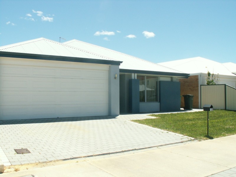 10 Johnsonia Bend, Hammond Park WA 6164