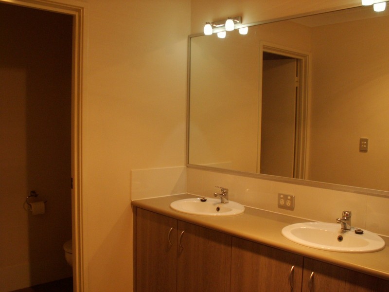 10 Johnsonia Bend, Hammond Park WA 6164