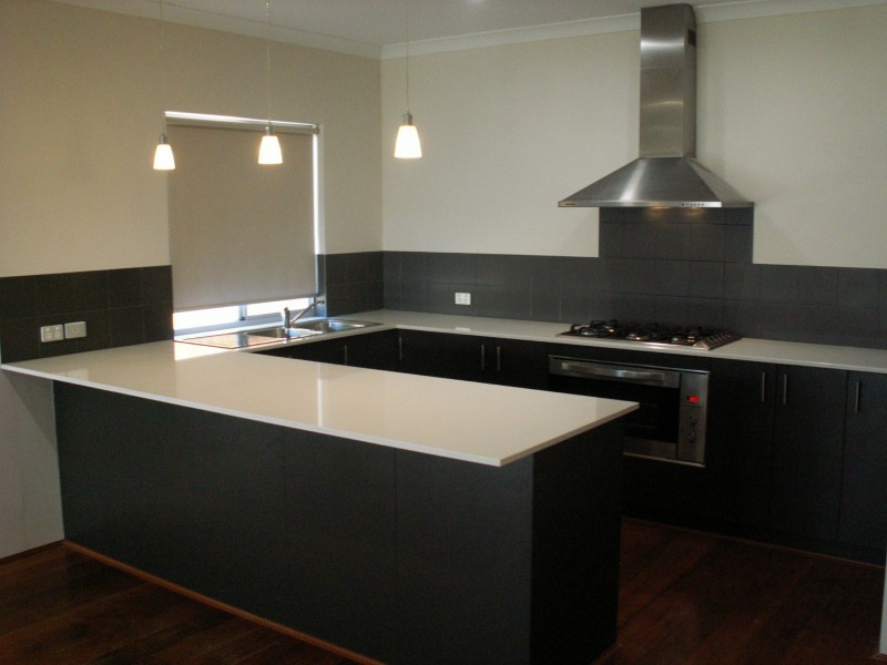 10 Johnsonia Bend, Hammond Park WA 6164