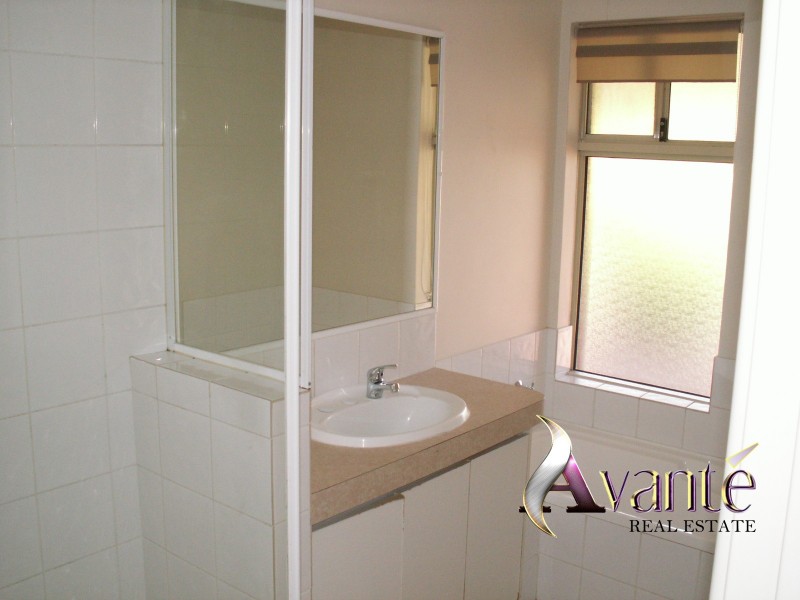 8/268 Wharf Street, Queens Park WA 6107