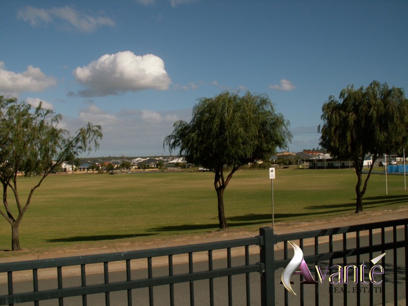 42 Botany Parade, Hammond Park WA 6164