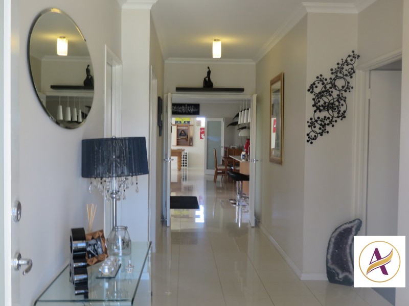 16 Moonah Way, Hammond Park WA 6164