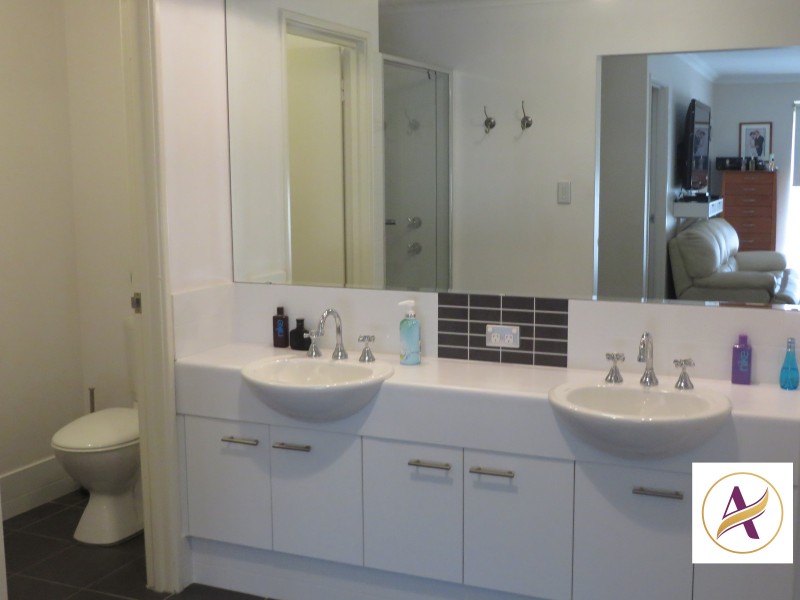 16 Moonah Way, Hammond Park WA 6164