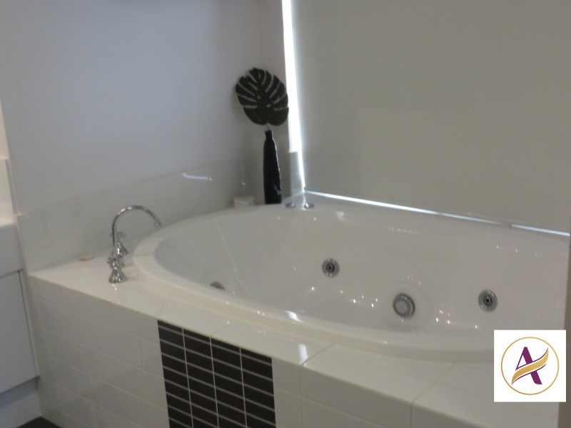 16 Moonah Way, Hammond Park WA 6164