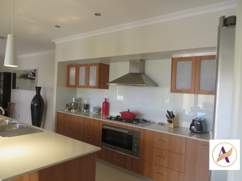 16 Moonah Way, Hammond Park WA 6164