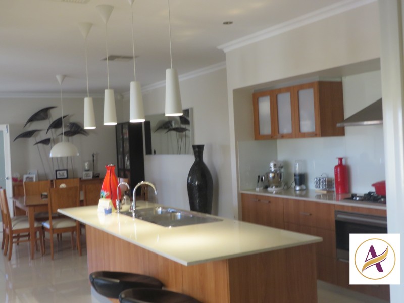 16 Moonah Way, Hammond Park WA 6164