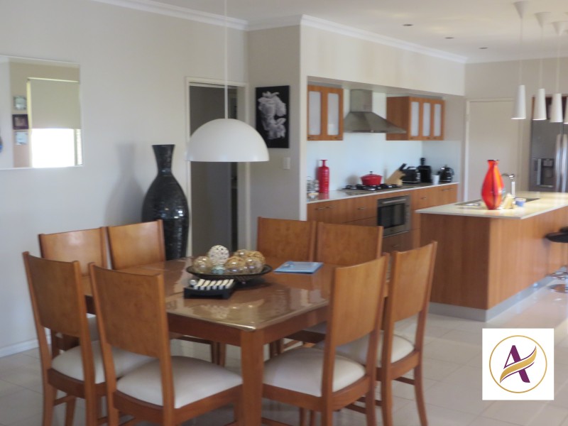 16 Moonah Way, Hammond Park WA 6164