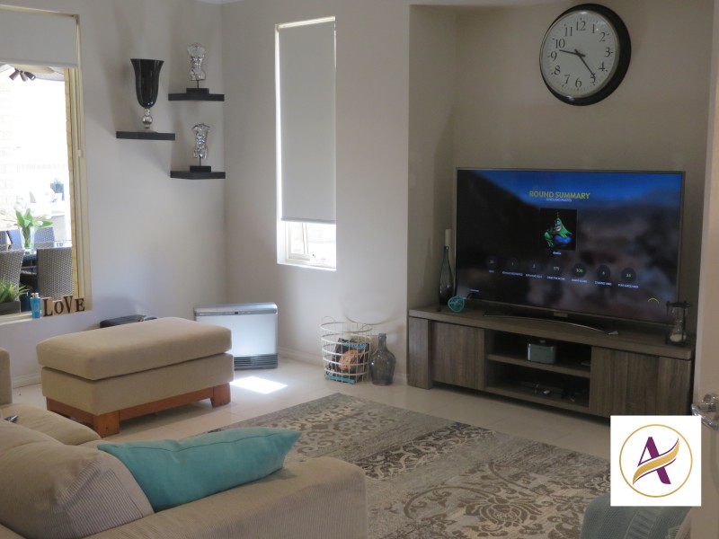 16 Moonah Way, Hammond Park WA 6164