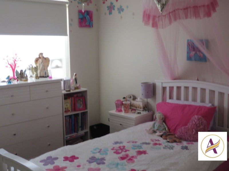 16 Moonah Way, Hammond Park WA 6164