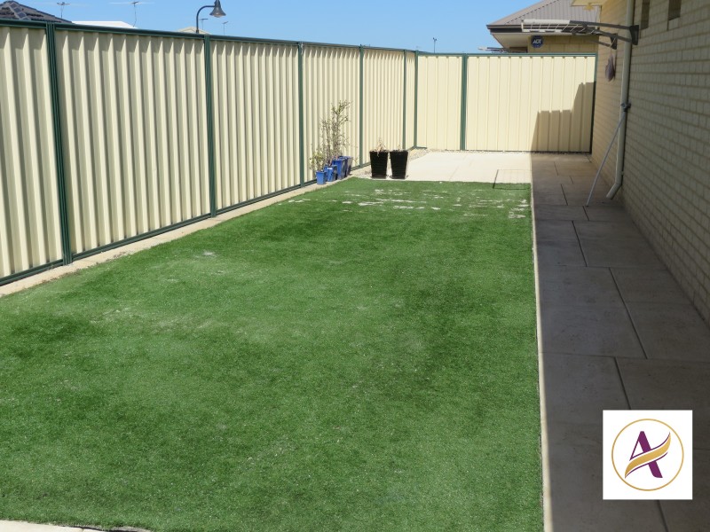 16 Moonah Way, Hammond Park WA 6164