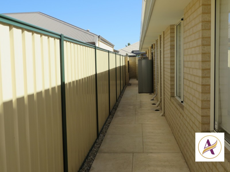 16 Moonah Way, Hammond Park WA 6164