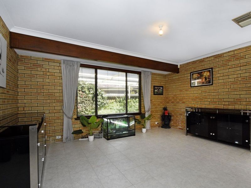 9 Waterloo Court, Alexander Heights WA 6064