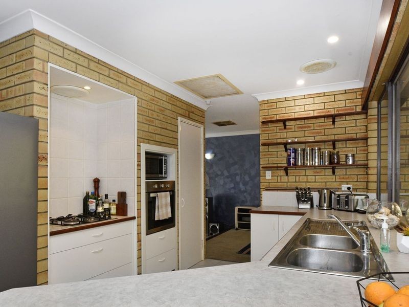 9 Waterloo Court, Alexander Heights WA 6064