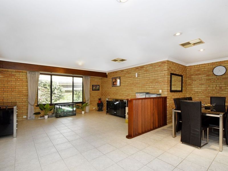 9 Waterloo Court, Alexander Heights WA 6064