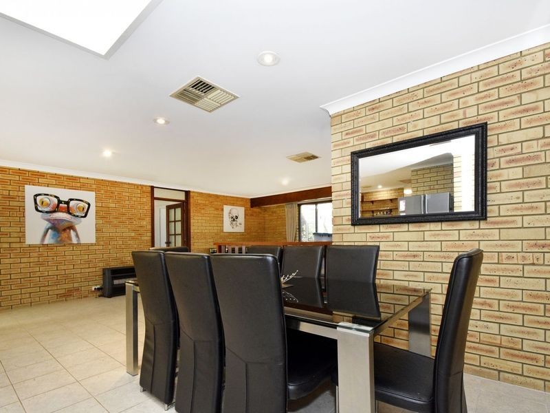 9 Waterloo Court, Alexander Heights WA 6064